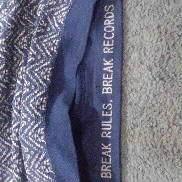 Women's sports bra - Picture 3 of 3